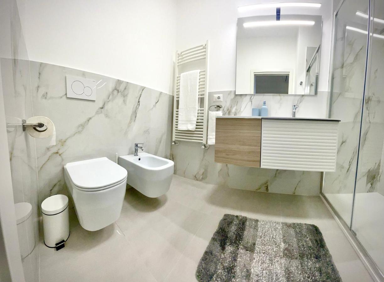 Luxury 2 Bedroom Apartament, Close To San Siro, Fiera And 10 Min Metro To Duomo Milan Extérieur photo
