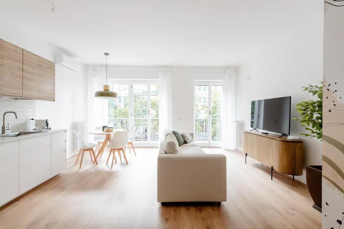Luxury 2 Bedroom Apartament, Close To San Siro, Fiera And 10 Min Metro To Duomo Milan Extérieur photo